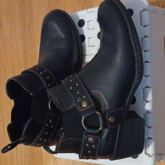 boc Shoes - 6.5 Women B.O.C. Born Concept Black boots leather Shoes.